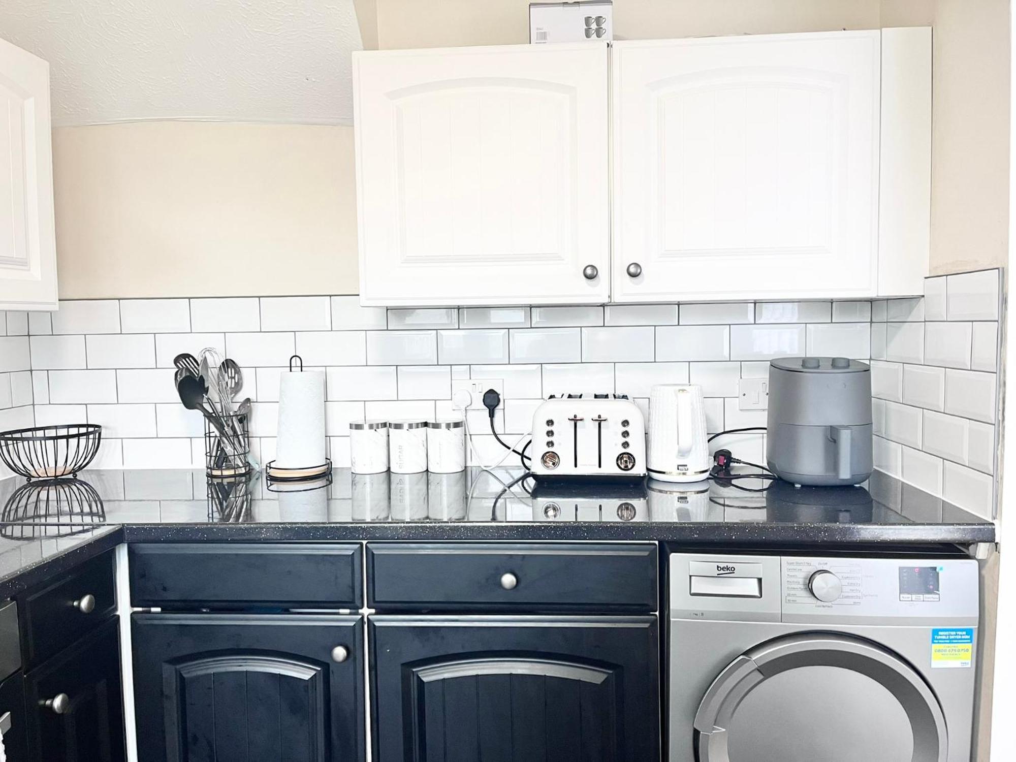 Lush House Close To Ashford Town Centre With Driveway Buitenkant foto