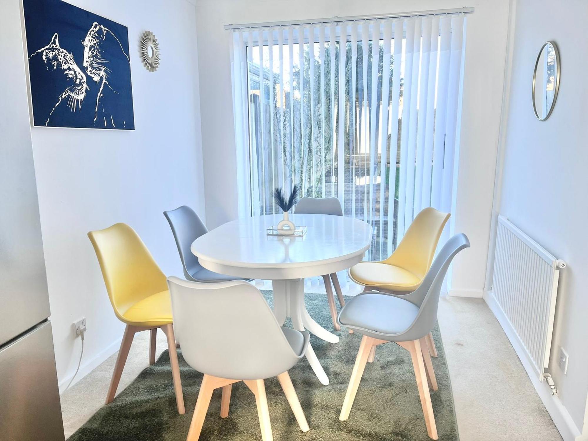 Lush House Close To Ashford Town Centre With Driveway Buitenkant foto