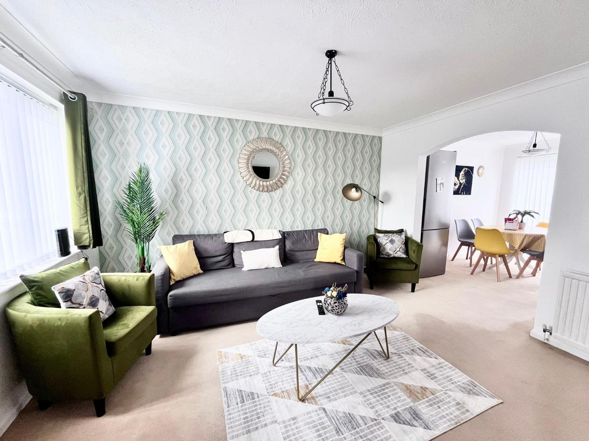 Lush House Close To Ashford Town Centre With Driveway Buitenkant foto