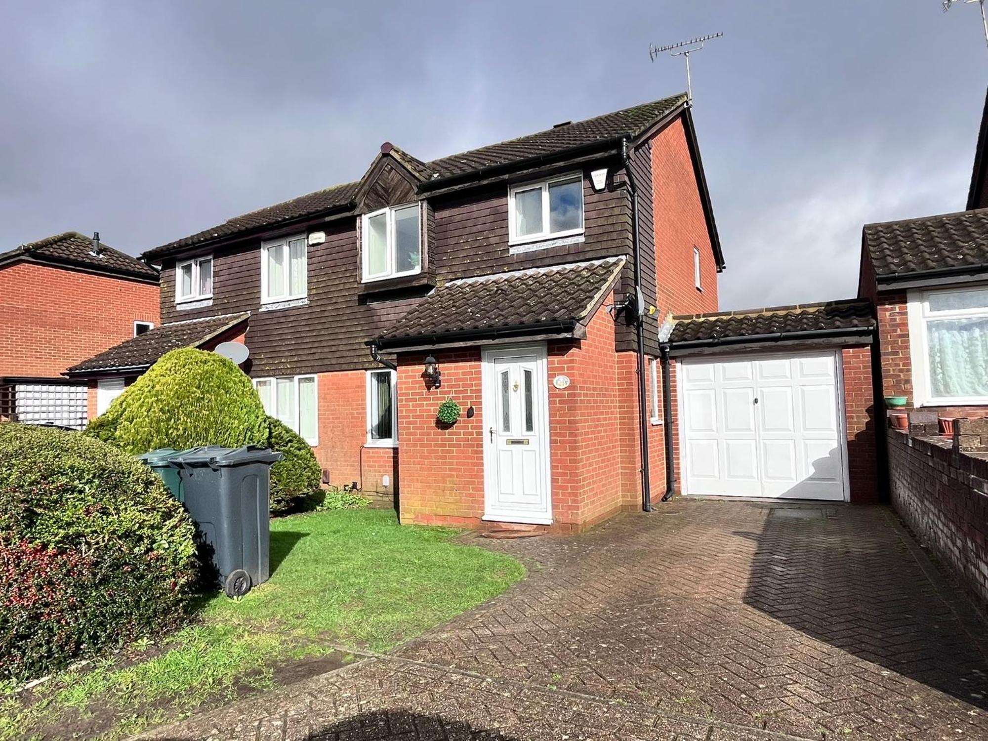 Lush House Close To Ashford Town Centre With Driveway Buitenkant foto
