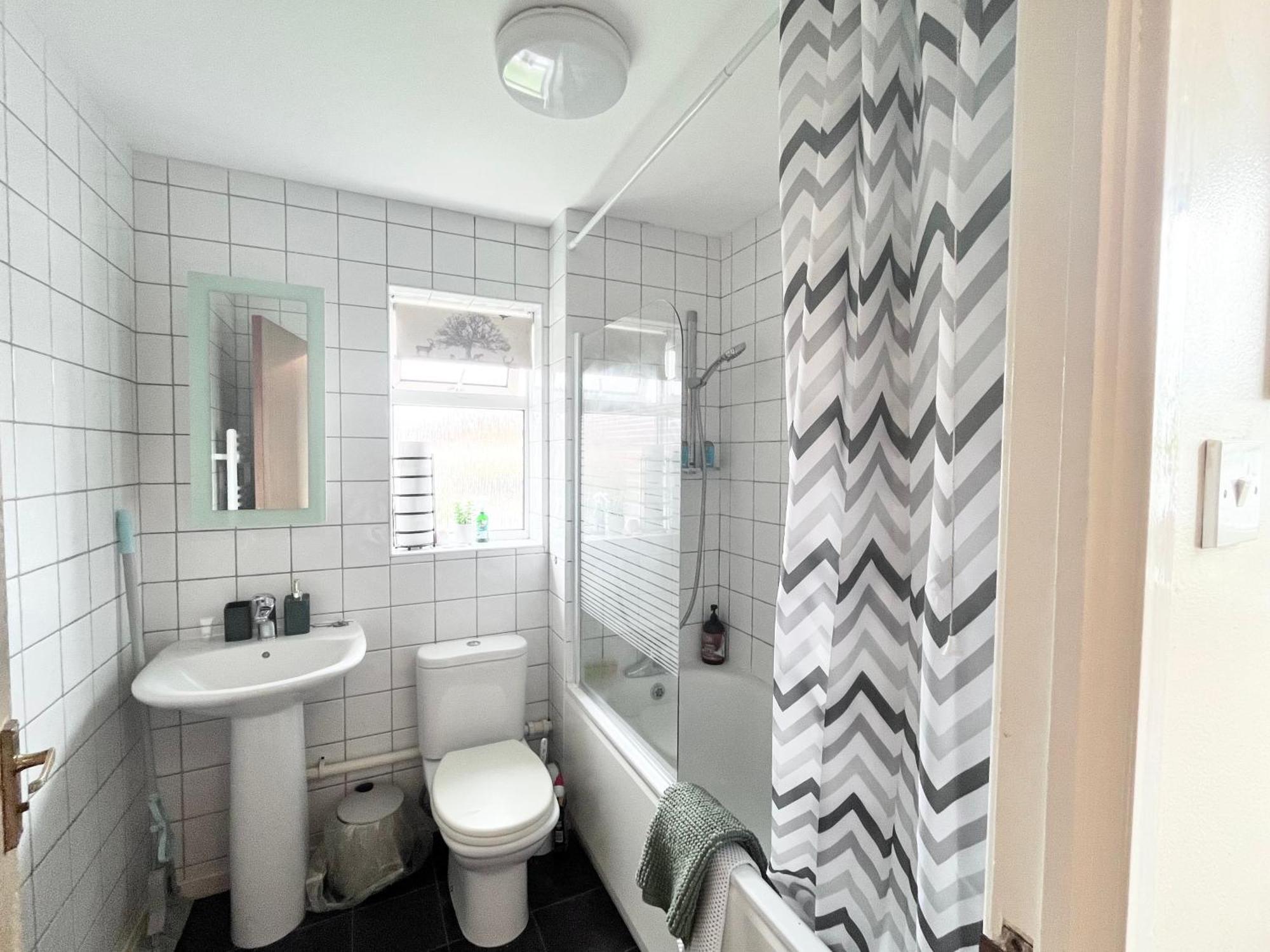 Lush House Close To Ashford Town Centre With Driveway Buitenkant foto