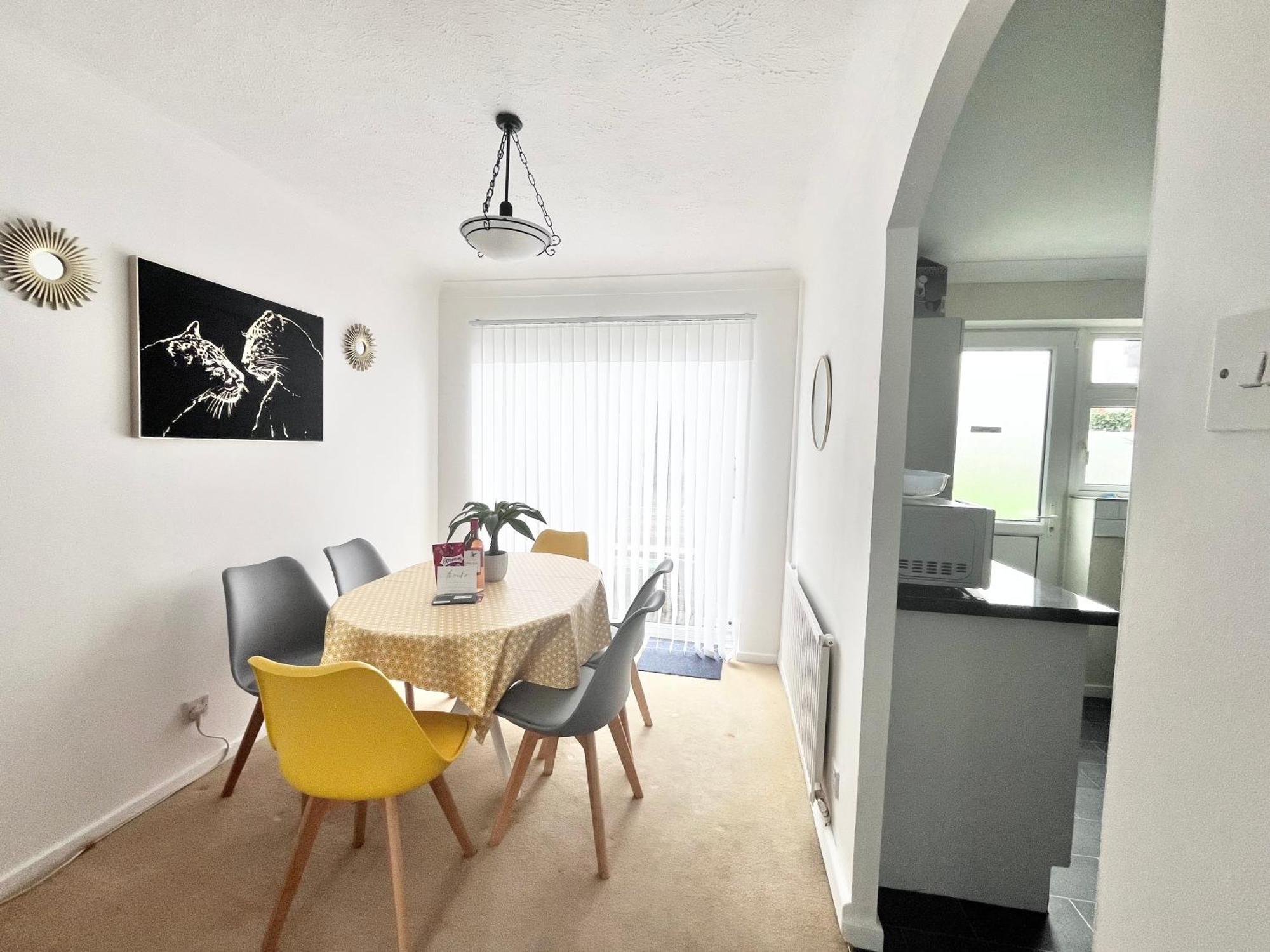 Lush House Close To Ashford Town Centre With Driveway Buitenkant foto