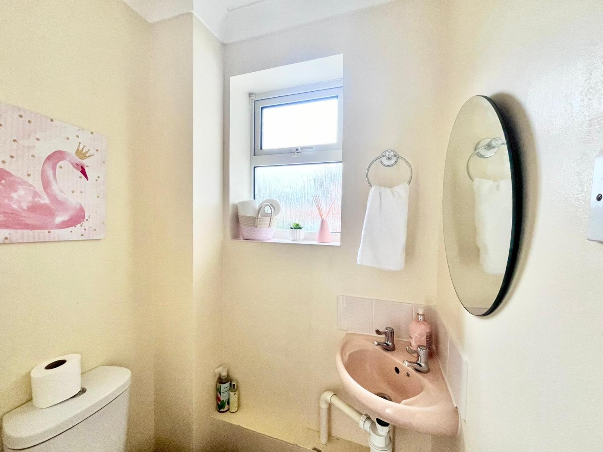 Lush House Close To Ashford Town Centre With Driveway Buitenkant foto