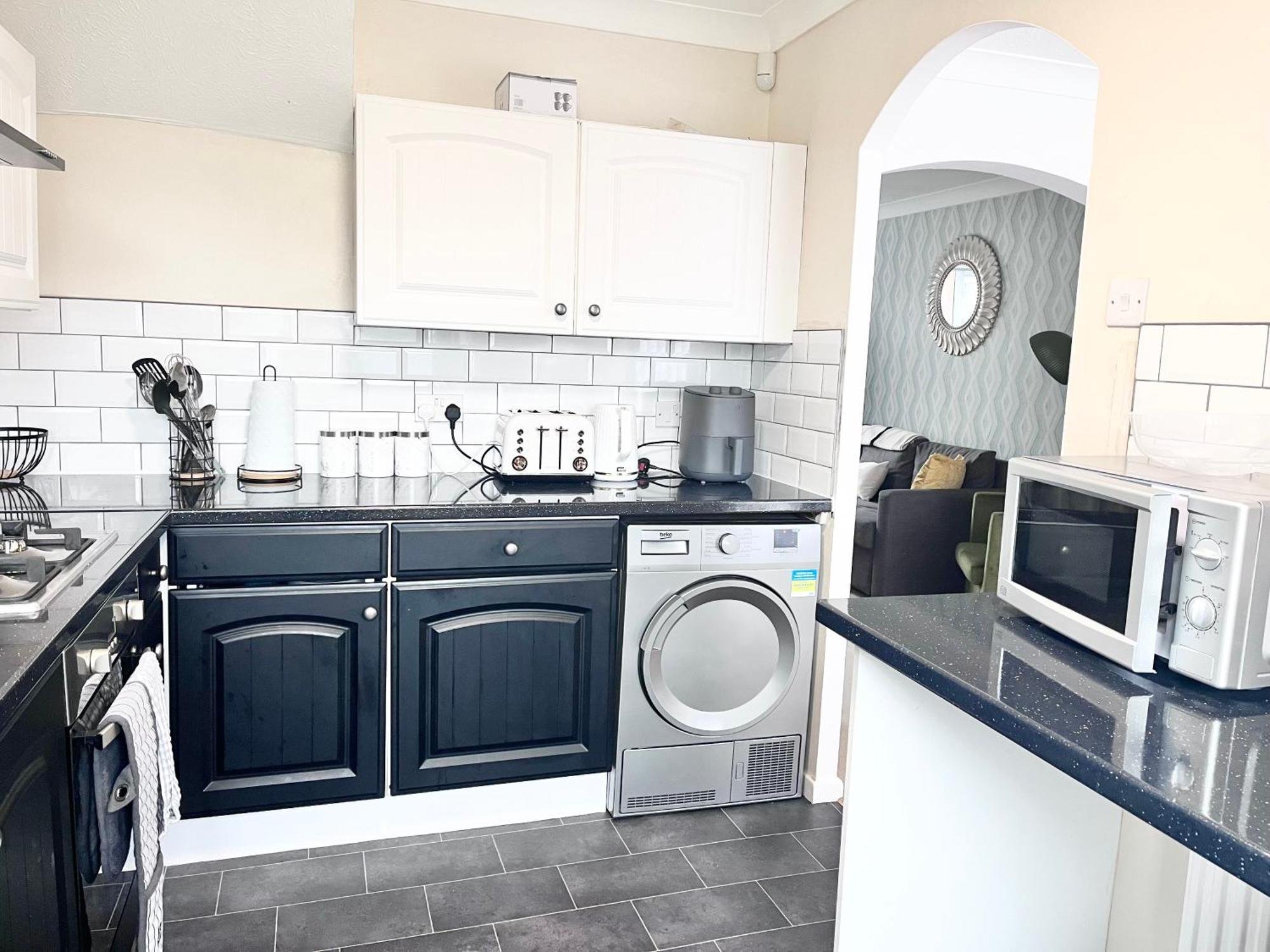 Lush House Close To Ashford Town Centre With Driveway Buitenkant foto