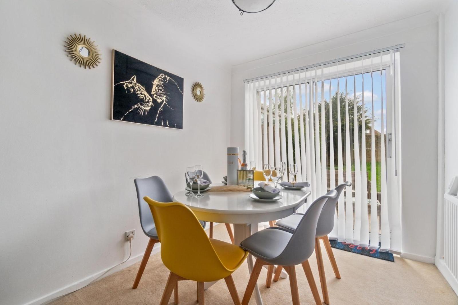 Lush House Close To Ashford Town Centre With Driveway Buitenkant foto