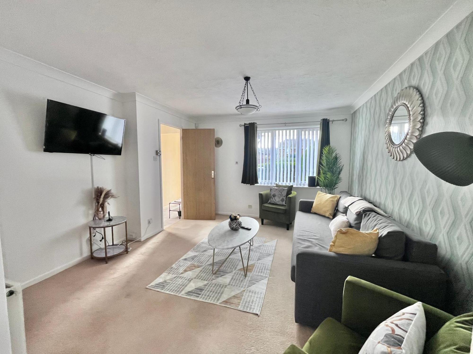 Lush House Close To Ashford Town Centre With Driveway Buitenkant foto